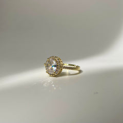 Diamond Oval Ring - Gold