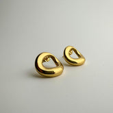 Cerami Chic Studs Earrings