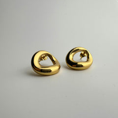 Cerami Chic Studs Earrings