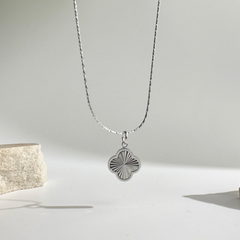 Silverleaf Clover Necklace_02