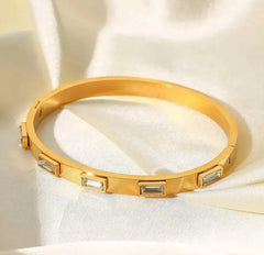 Minimalist Gemstone Cuff kada