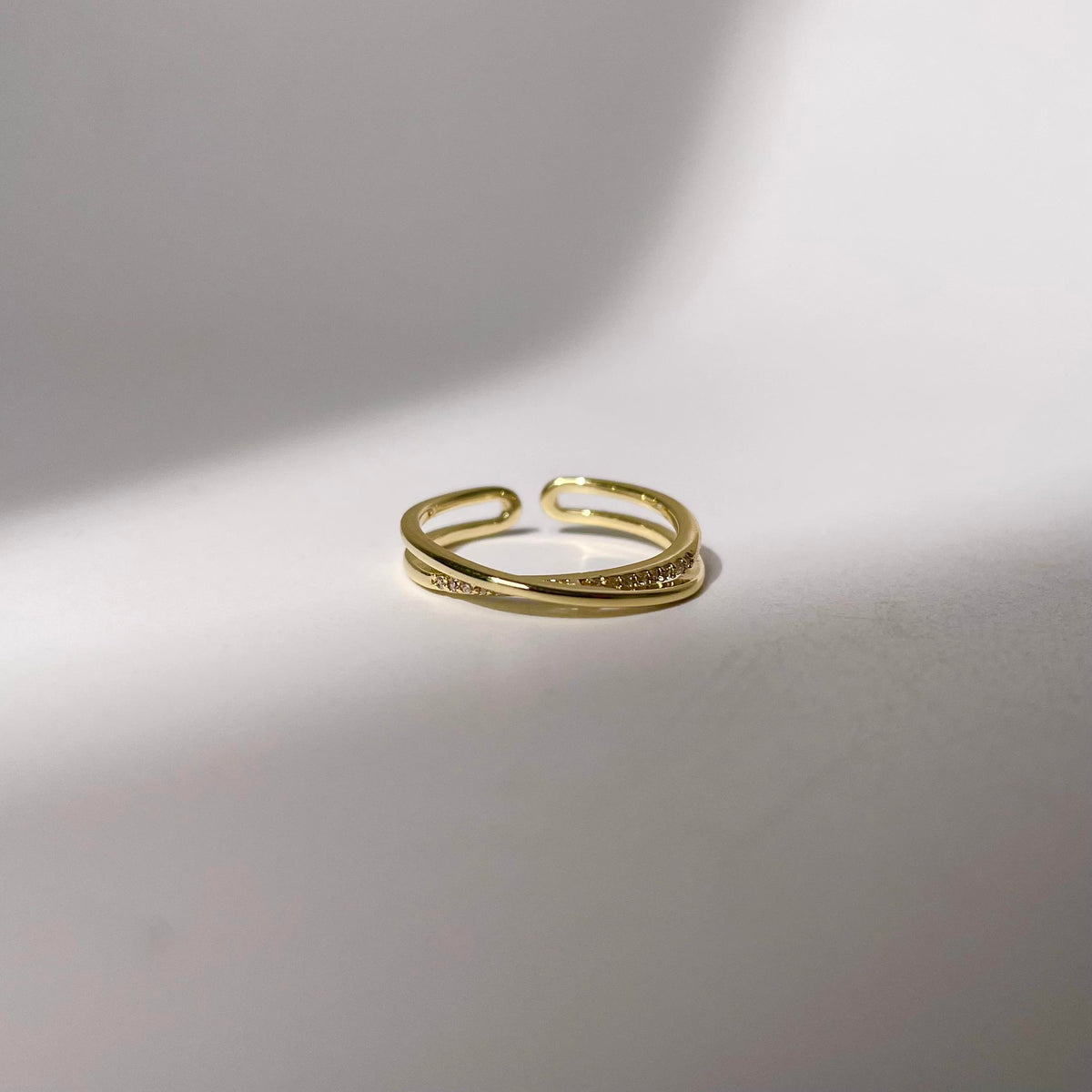 Elegant Gold Twist Ring