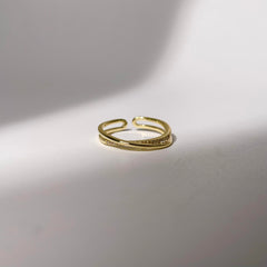 Elegant Gold Twist Ring