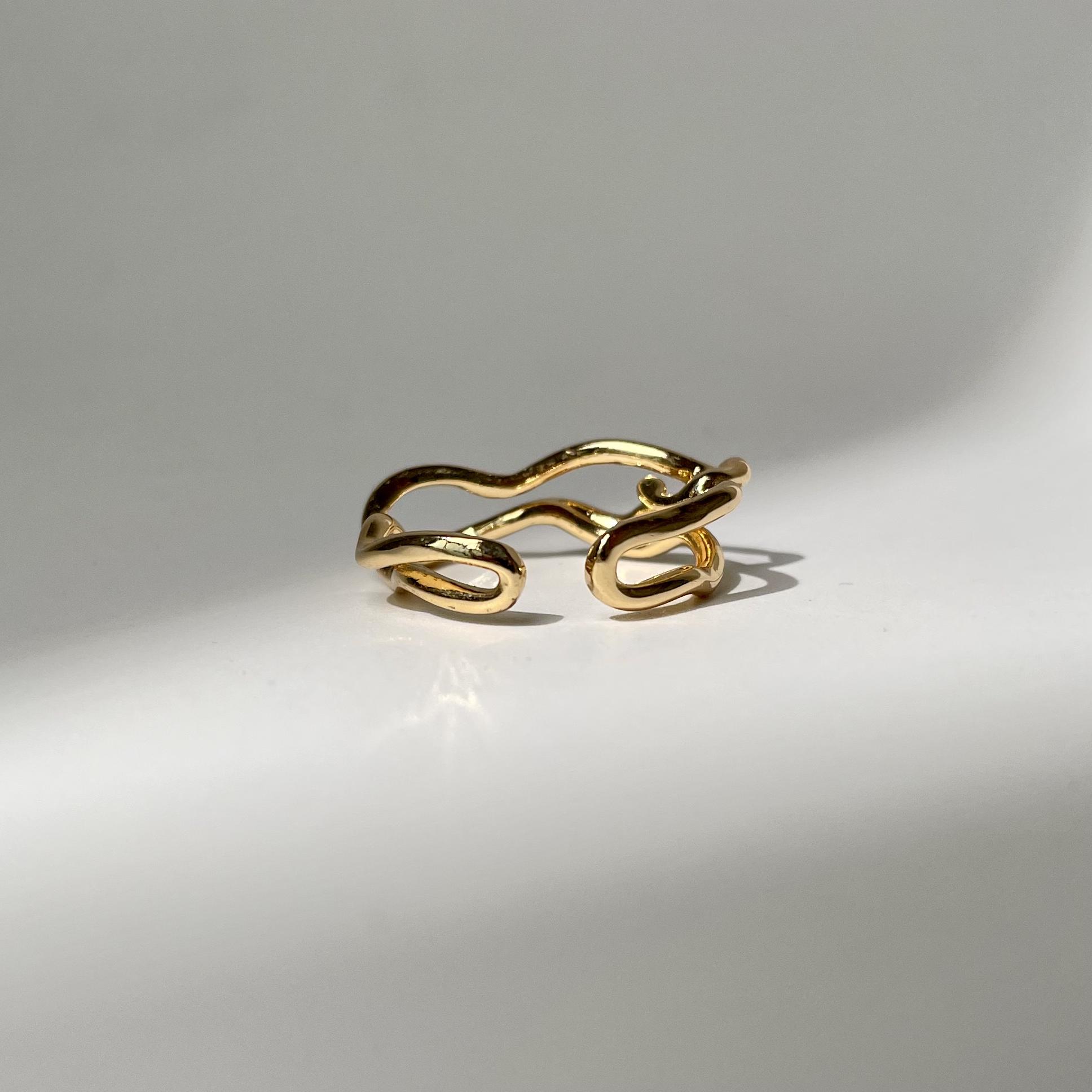 Dual Wavy Ring