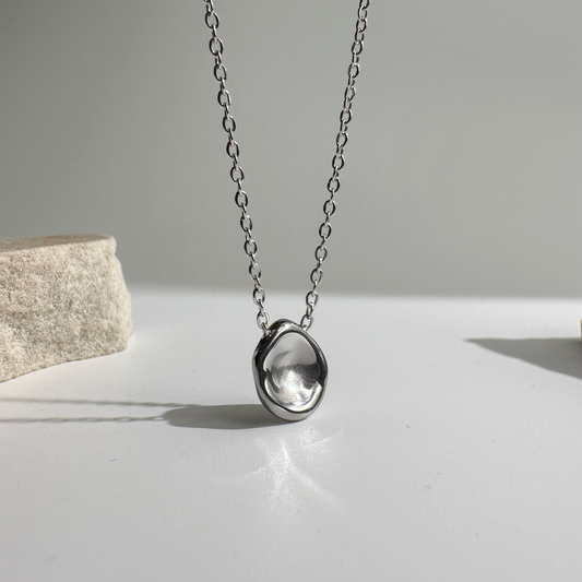 Lustrous Shell Necklace