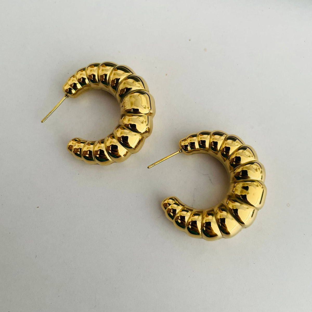 Ribbed Gold Hoops Earrings