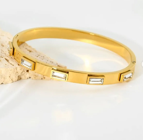 Minimalist Gemstone Cuff kada