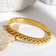 Scalloped Gold Cuff Bangle