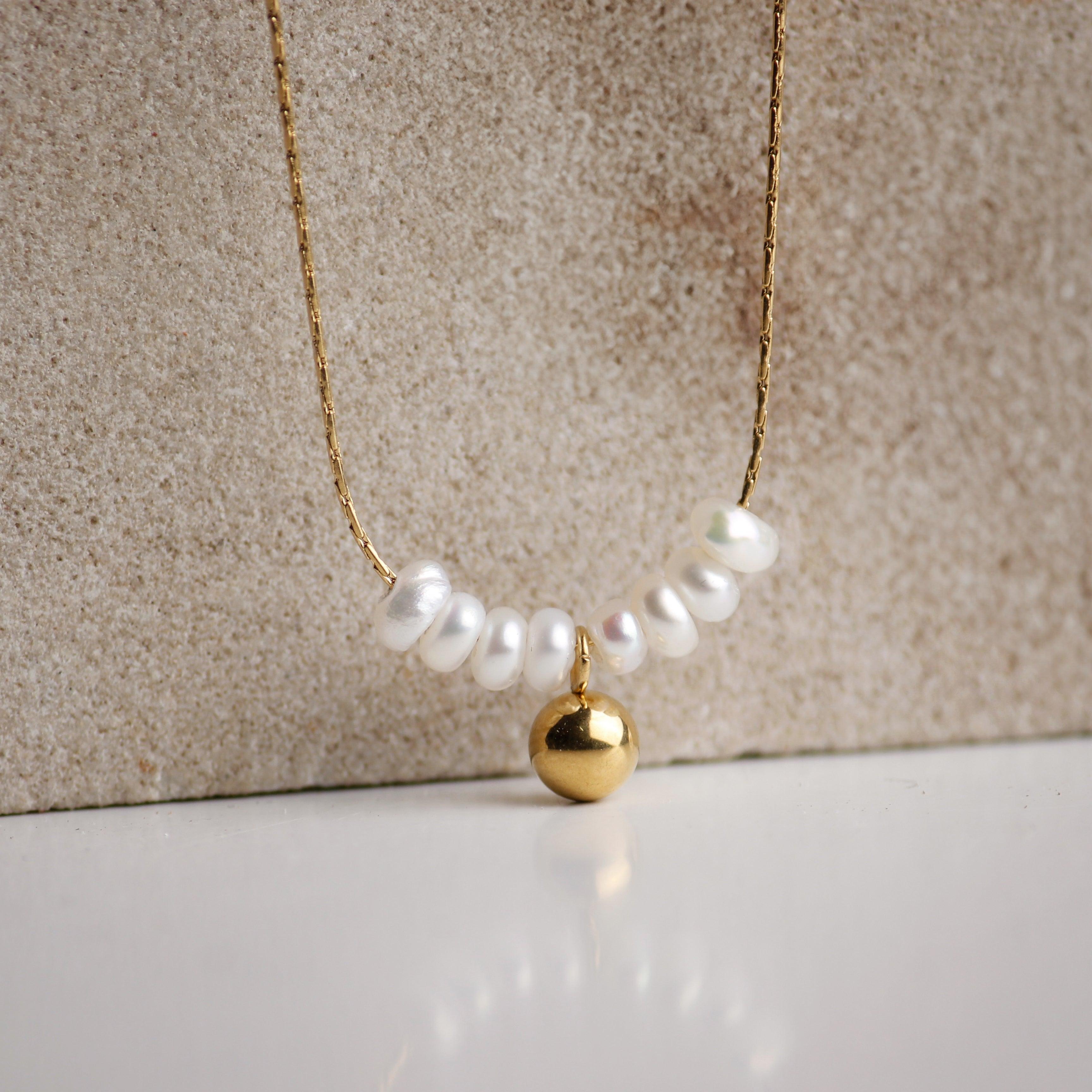Opulent Pearls Necklace