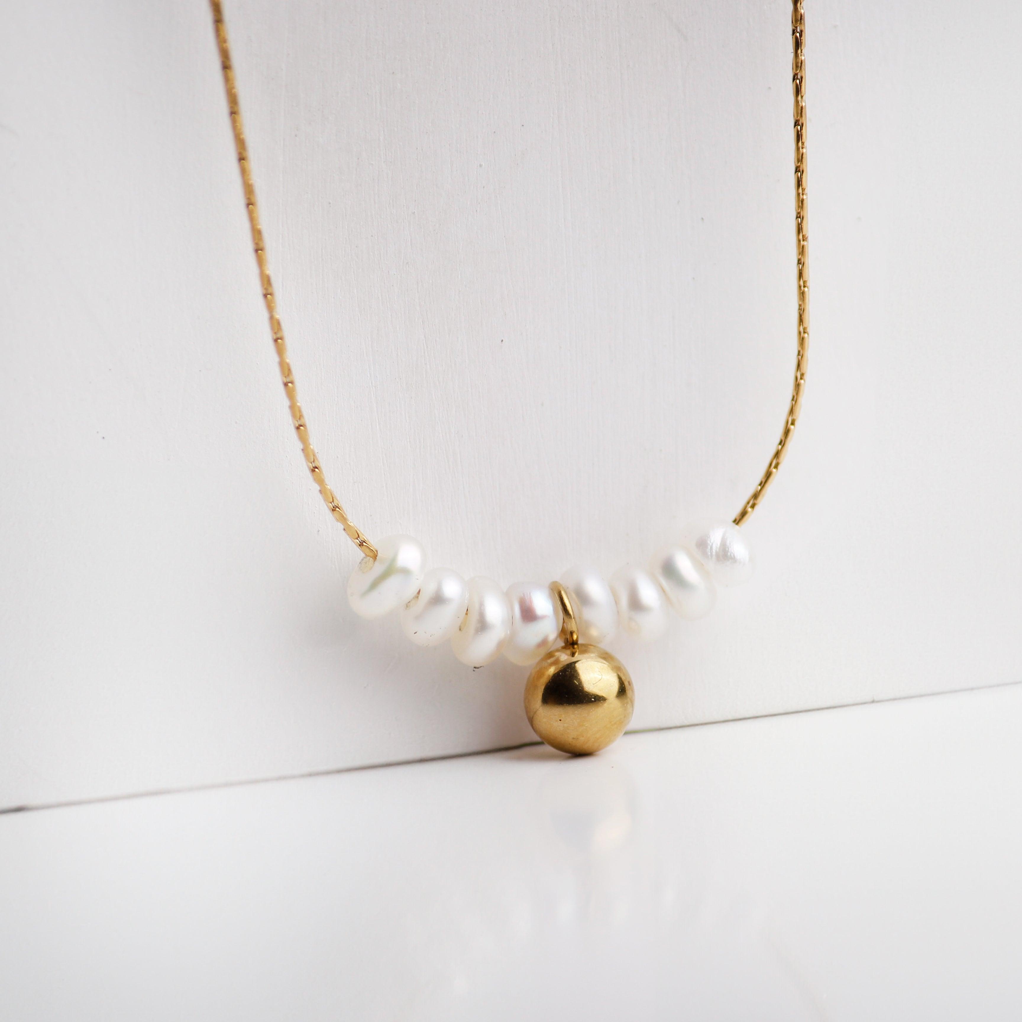 Opulent Pearls Necklace